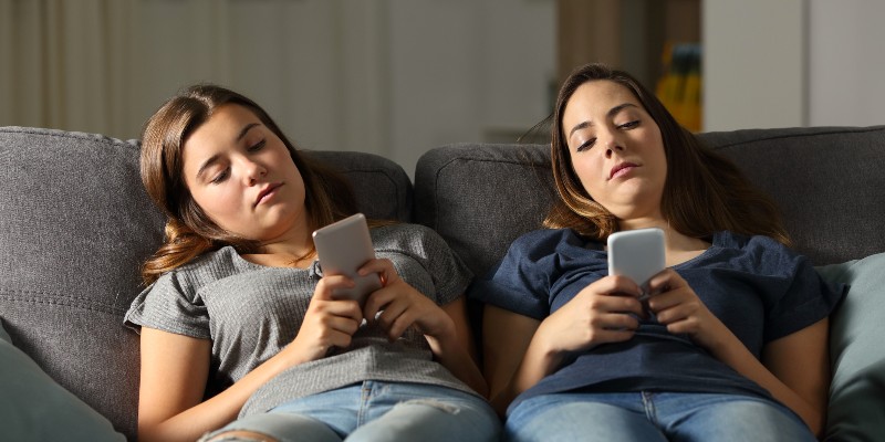 teenagers on phones addiction, internet safety for teenagers